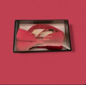 NWT MICHELSON'S OF LONDON SILK RED BOW TIE HOLIDAY
